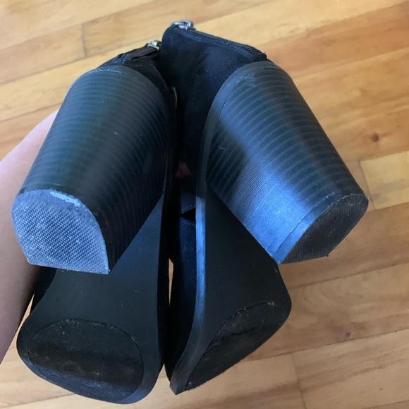 3/20$ -Rampage-Black Bootie Heels - Picture 5 of 6